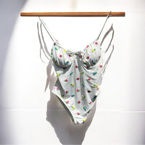 🌻NEW NWOT Kate Spade Sea Garden Embroidered 1-piece Swimsuit Size L $132 Retail - Picture 2 of 9